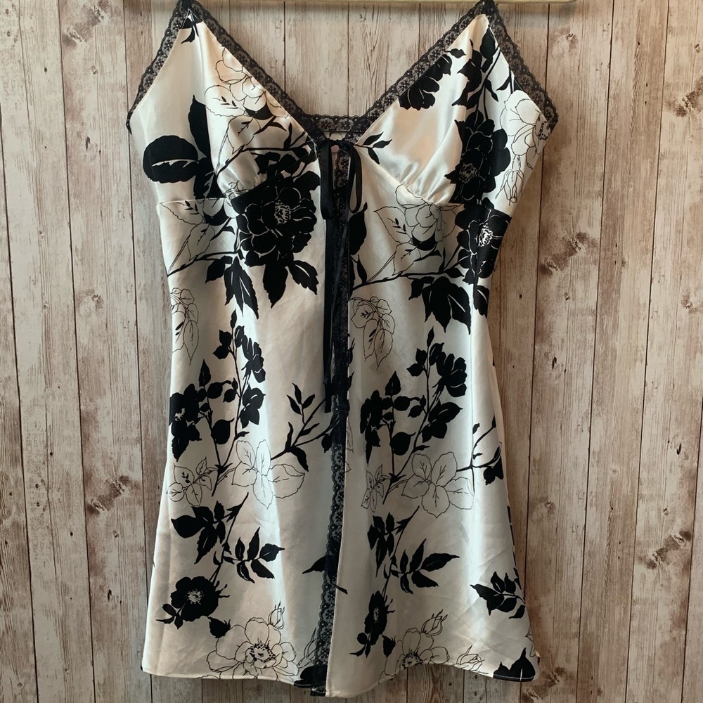 VICTORIA’S Secret Tie Front Babydoll